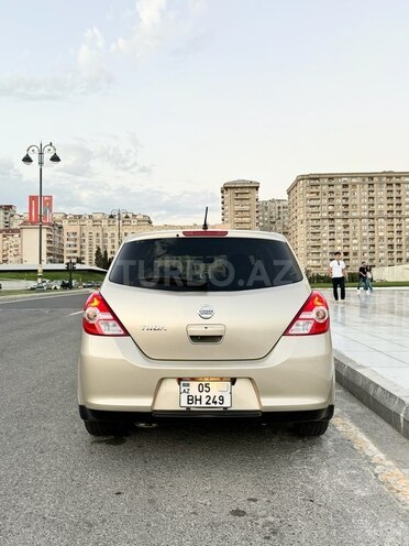 Nissan Tiida-2