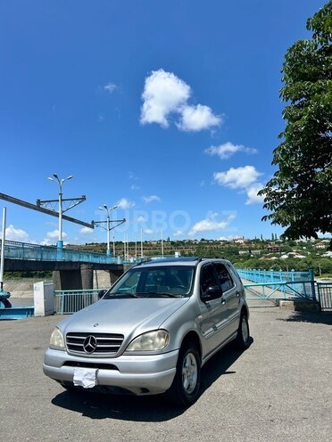Mercedes ML 320 2000, 260,000 km - 3.2 l - Quba