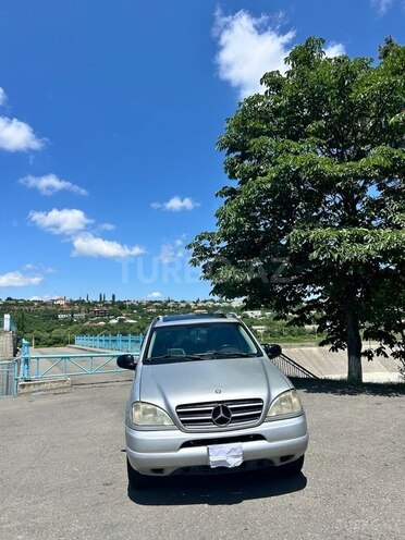 Mercedes ML 320 2000, 260,000 km - 3.2 l - Quba