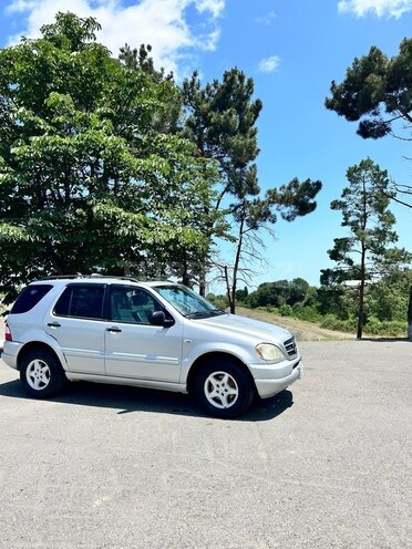 Mercedes ML 320 2000, 260,000 km - 3.2 l - Quba