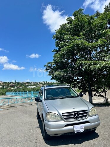 Mercedes ML 320 2000, 260,000 km - 3.2 l - Quba