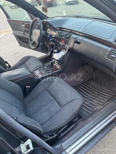 Mercedes E 230 1997, 331,000 km - 2.3 l - Sumqayıt