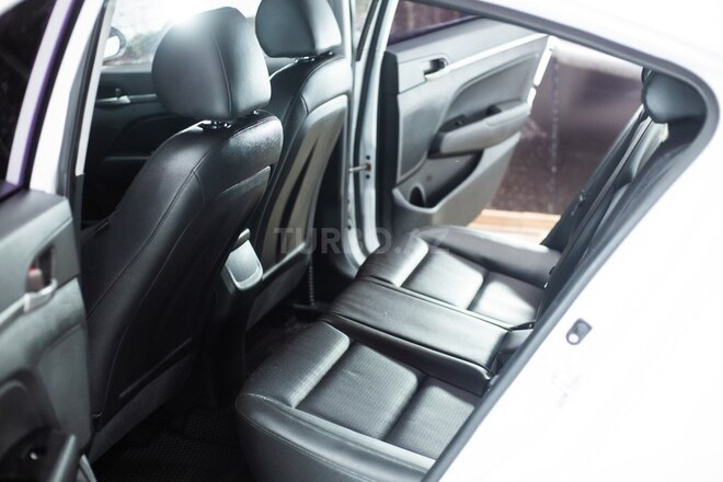 Hyundai Avante-15