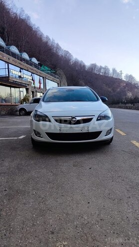 Opel Astra 2011, 255,000 km - 1.4 л - Quba