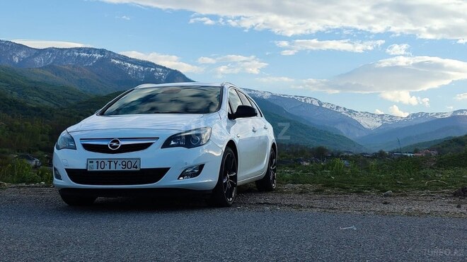 Opel Astra 2011, 255,000 km - 1.4 л - Quba