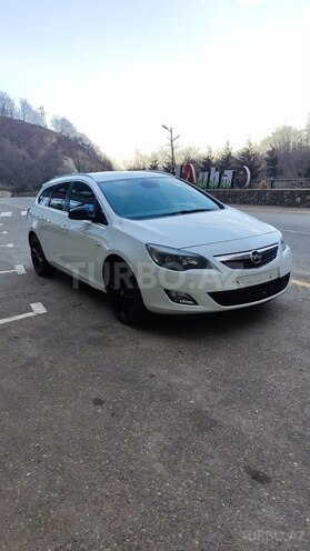 Opel Astra 2011, 255,000 km - 1.4 л - Quba