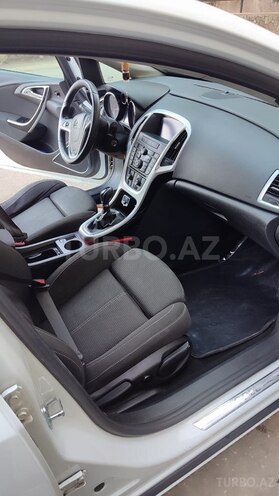 Opel Astra 2011, 255,000 km - 1.4 л - Quba