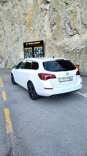 Opel Astra 2011, 255,000 km - 1.4 л - Quba