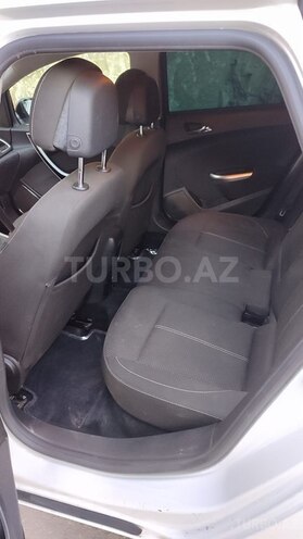 Opel Astra 2011, 255,000 km - 1.4 л - Quba