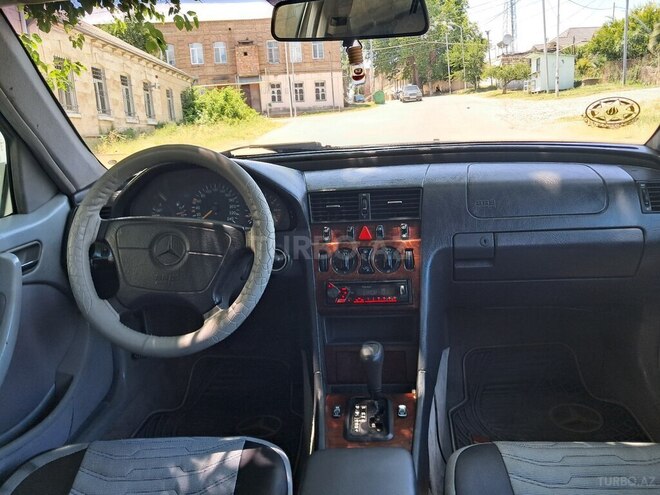 Mercedes C 180 1997, 352,000 km - 1.8 l - Qazax