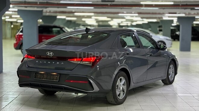 Hyundai Elantra-4