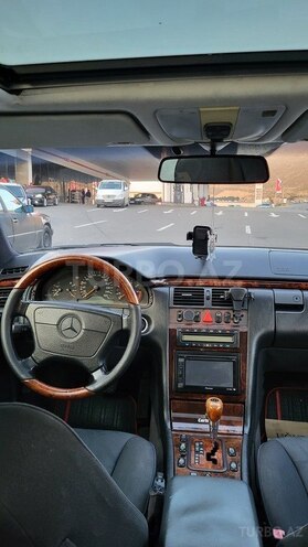 Mercedes E 240 1997, 260,000 km - 2.4 l - Bakı