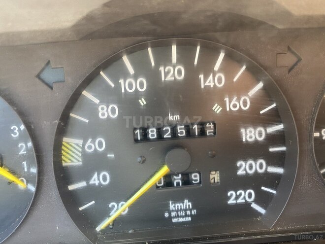 Mercedes 190 1990, 182,515 km - 2.0 l - Qusar