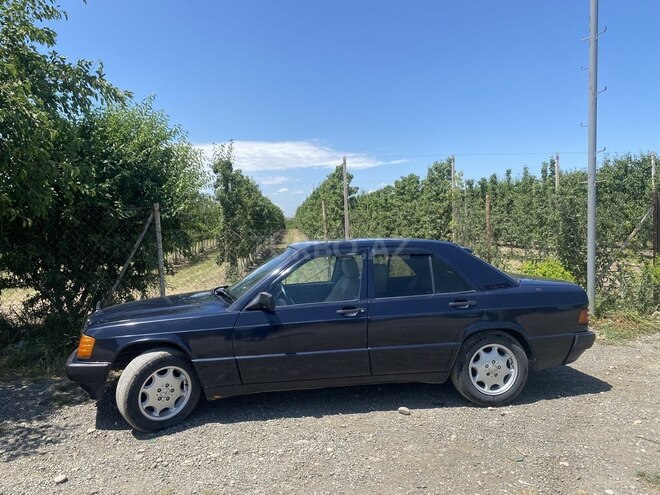 Mercedes 190 1990, 182,515 km - 2.0 l - Qusar