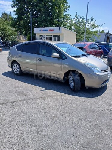 Toyota Prius-4