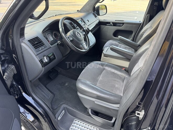 Volkswagen Multivan-9