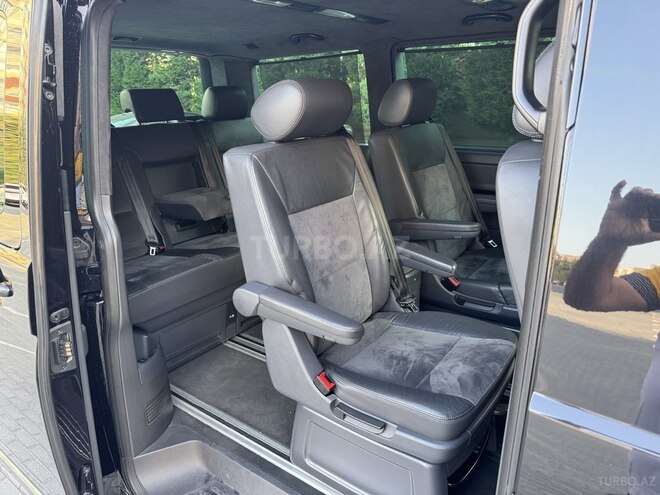 Volkswagen Multivan-10