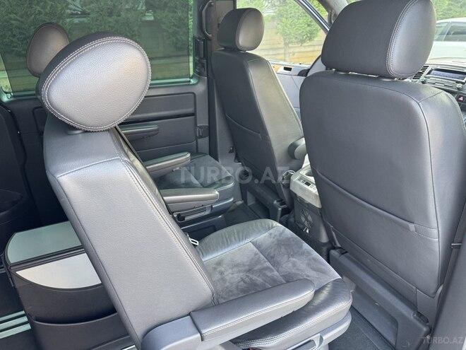 Volkswagen Multivan-11