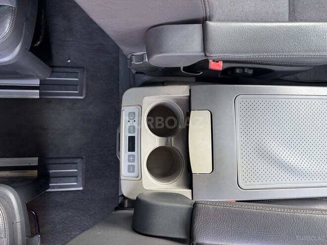 Volkswagen Multivan-16