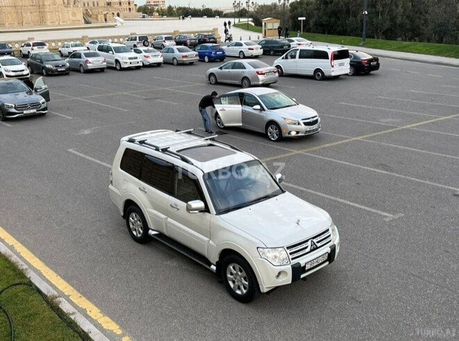 Mitsubishi Pajero 2008, 275,000 km - 3.0 l - Bakı