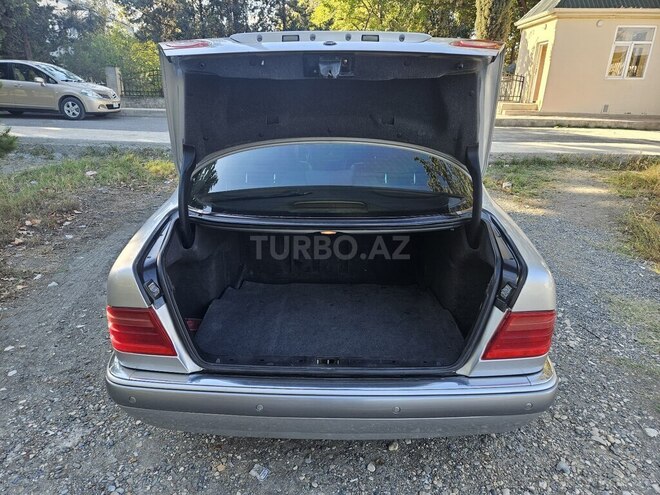 Mercedes E 240 1998, 356,700 km - 2.4 l - Yevlax