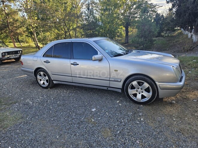 Mercedes E 240 1998, 356,700 km - 2.4 l - Yevlax