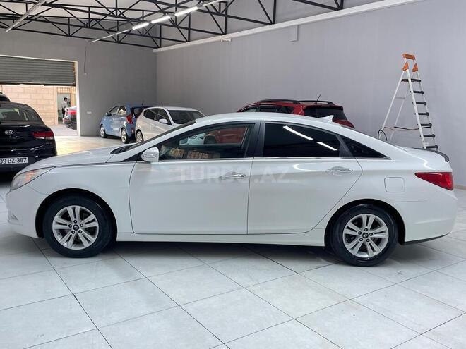 Hyundai Sonata-4