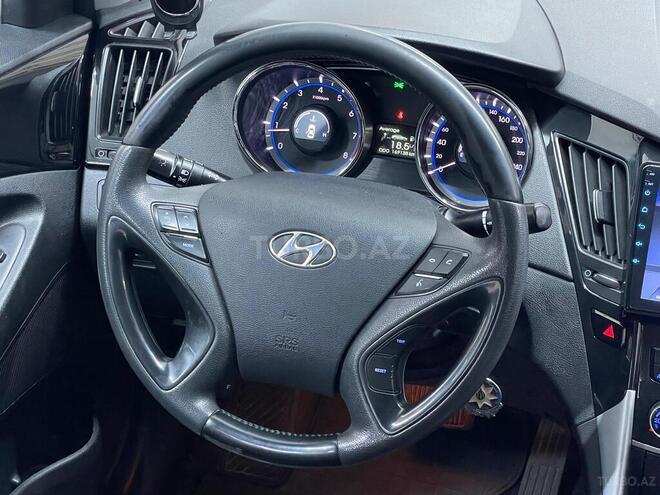 Hyundai Sonata-12