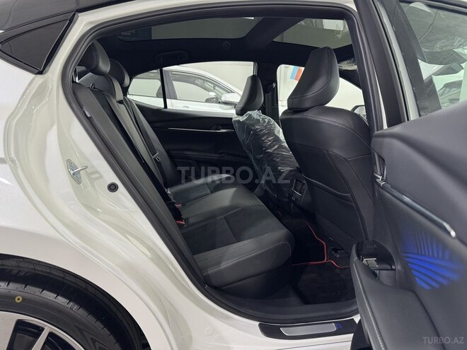 Toyota Camry-13