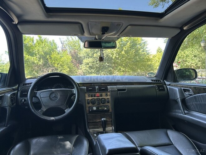 Mercedes E 240 1998, 338,000 km - 2.4 l - Yevlax
