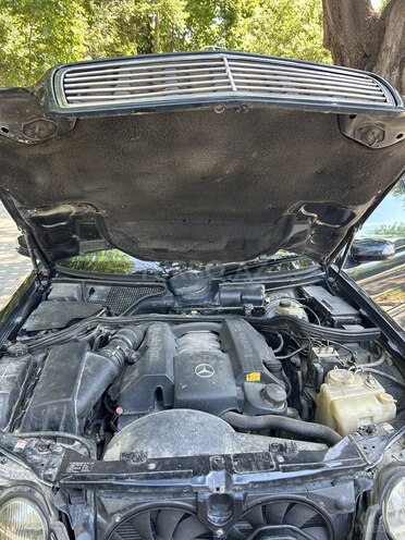 Mercedes E 240 1998, 338,000 km - 2.4 l - Yevlax