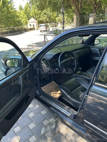 Mercedes E 240 1998, 338,000 km - 2.4 l - Yevlax