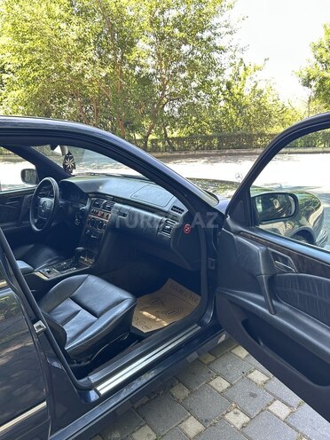 Mercedes E 240 1998, 338,000 km - 2.4 l - Yevlax
