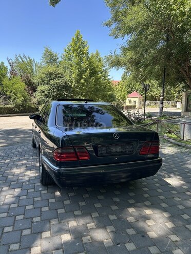 Mercedes E 240 1998, 338,000 km - 2.4 l - Yevlax