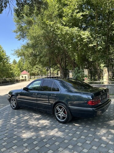 Mercedes E 240 1998, 338,000 km - 2.4 l - Yevlax