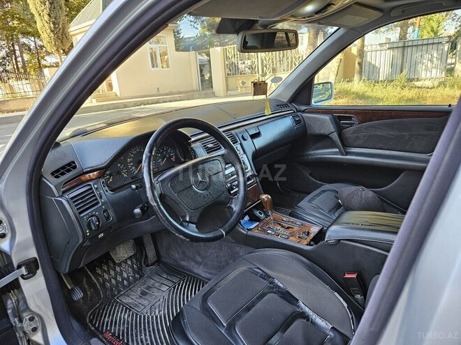 Mercedes E 240 1998, 356,700 km - 2.4 l - Yevlax