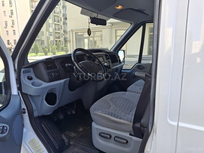 Ford Transit-6