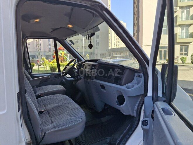 Ford Transit-7