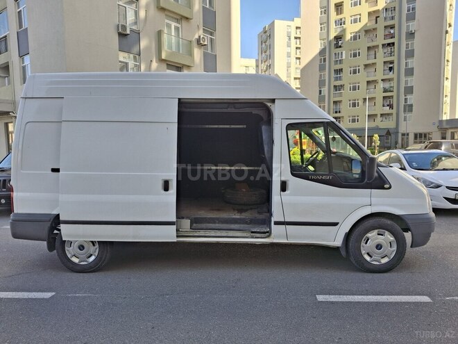 Ford Transit-9