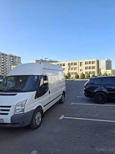 Ford Transit-10