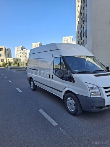 Ford Transit-13