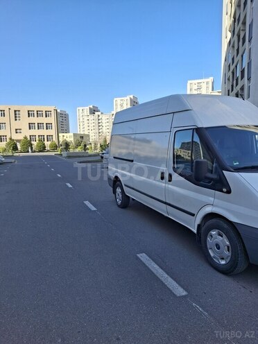 Ford Transit-14
