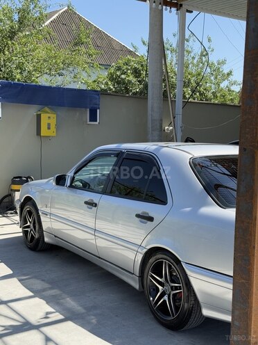 Mercedes C 220 1999, 300,000 km - 2.2 л - Ucar