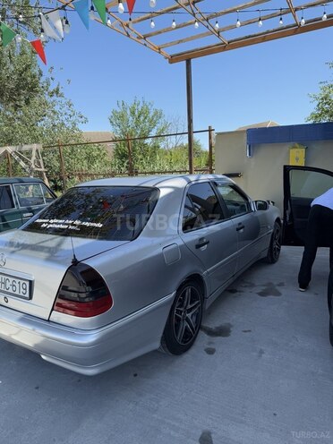 Mercedes C 220 1999, 300,000 km - 2.2 л - Ucar