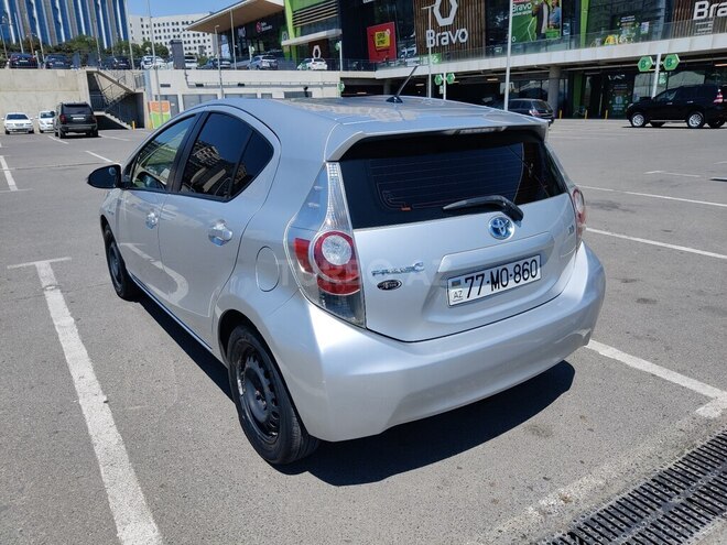 Toyota Prius C 2014, 107,000 km - 1.5 л - Bakı
