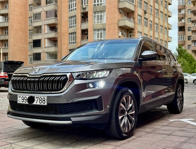 Skoda Kodiaq 2023, 40,600 km - 2.0 л - Bakı
