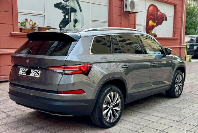 Skoda Kodiaq 2023, 40,600 km - 2.0 л - Bakı
