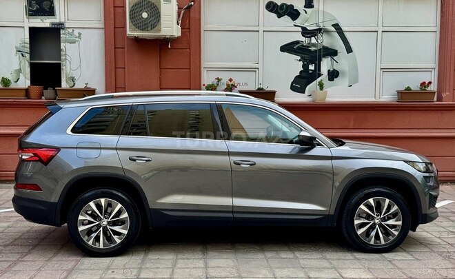 Skoda Kodiaq 2023, 40,600 km - 2.0 л - Bakı