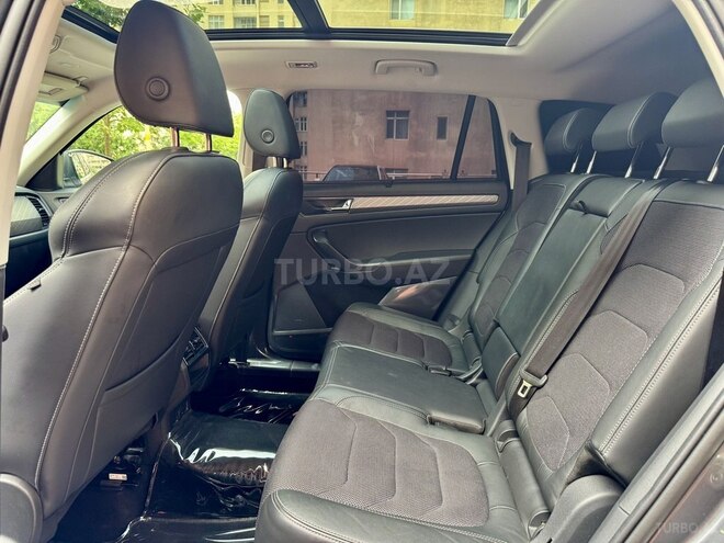 Skoda Kodiaq 2023, 40,600 km - 2.0 л - Bakı