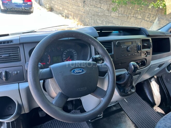 Ford Transit-7